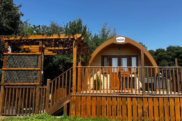 Rosy Glamping Pod with Hot Tub Rosy Glamping Pod with Hot Tub