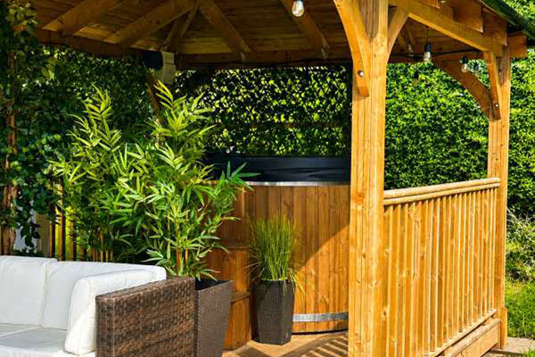 Blubebell Pod Bluebell Pod with Gazebo & Hot Tub