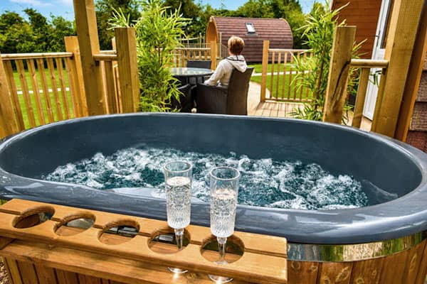 Daisy Glamping Pod with Hot Tub Daisy Glamping Pod with Hot Tub
